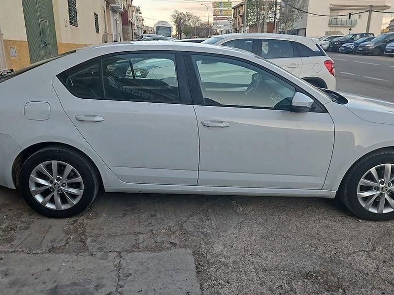 Usado Skoda Octavia 115 CV (84 kW) 2018 Blanco Berlina