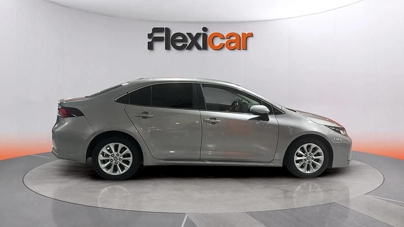 Usado Toyota Corolla Advance 122 CV (89 kW) 2021 Gris Berlina