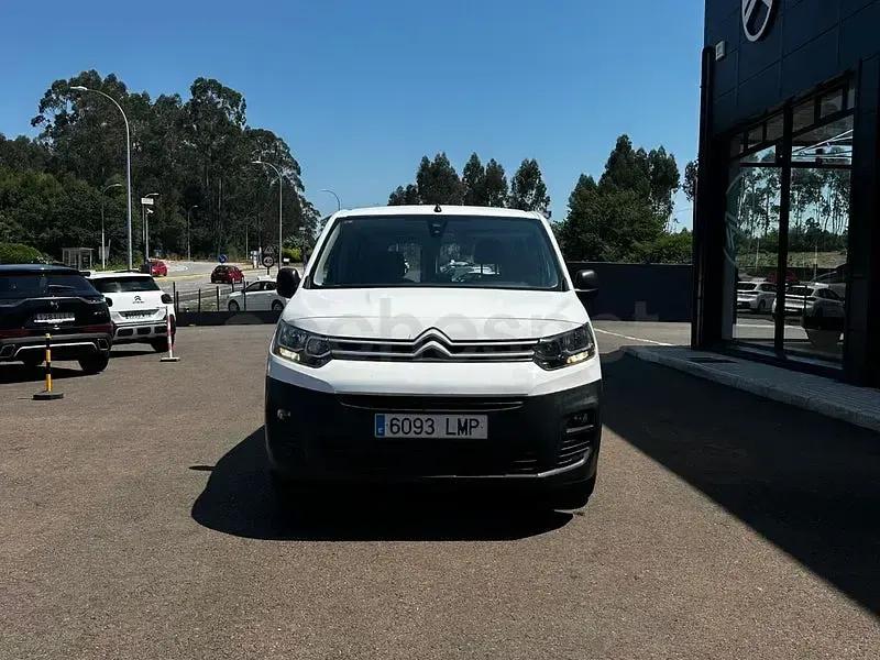 Usado Citroën Berlingo Feel 102 CV (75 kW) 2021 Blanco Monovolumen