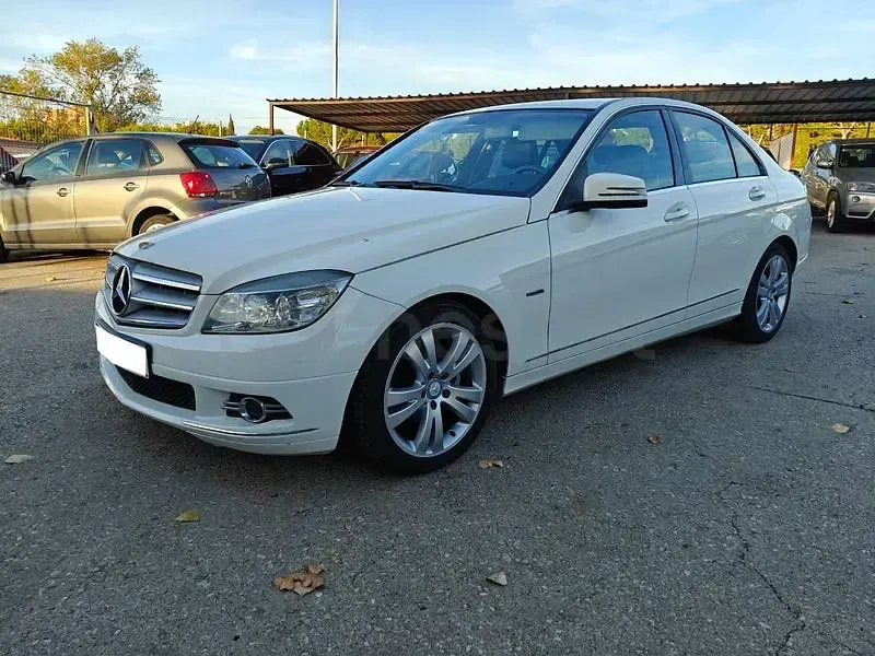 Usado Mercedes C200 Avantgarde 136 CV (100 kW) 2010 Blanco Berlina