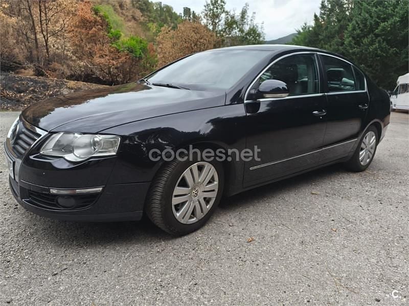 Negro Usado 2005 VW Passat Highline Berlina | 5000 € (Precio justo) - Imagen 1/4