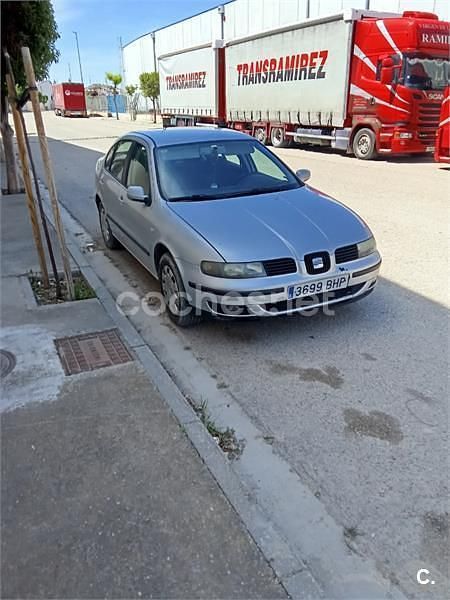 Usado Seat Toledo Stella 90 CV (66 kW) 2001 Gris / plata Berlina