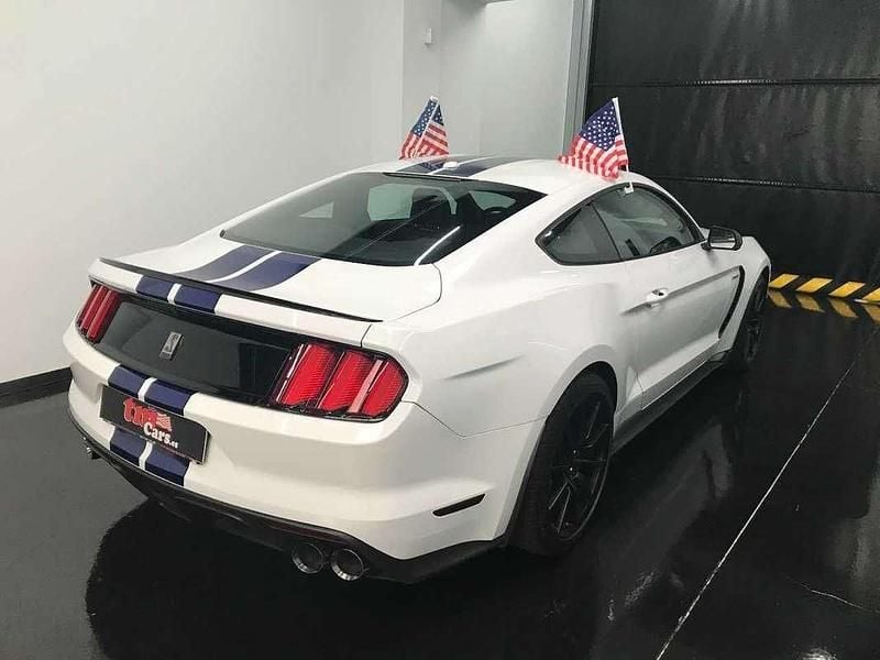 Usado Ford Mustang 533 CV (392 kW) 2017 Blanco Coupe