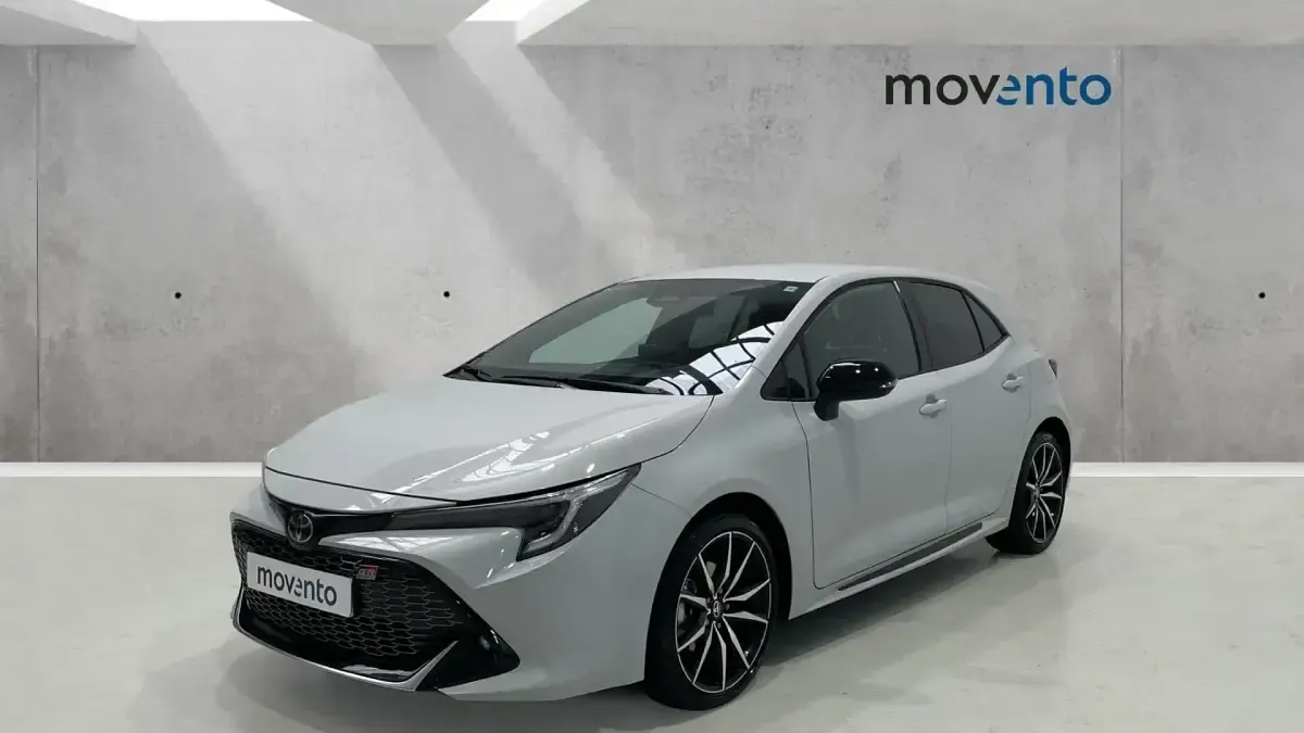 Usado Toyota Corolla Sport 140 CV (102 kW) 2023 Gris / plata Berlina