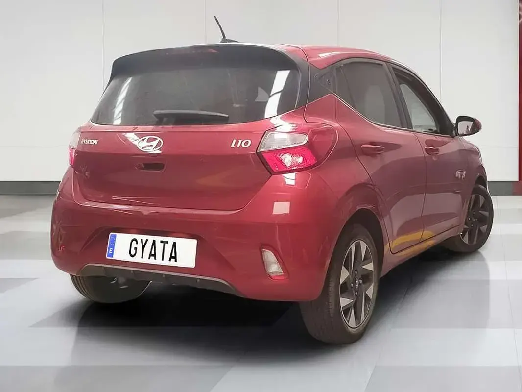 Usado Hyundai i10 67 CV (49 kW) 2025 Rojo Utilitario