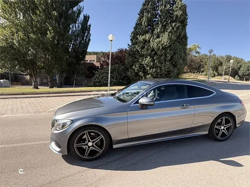 Usado Mercedes C220 AMG line 170 CV (125 kW) 2017 Gris / plata Coupe