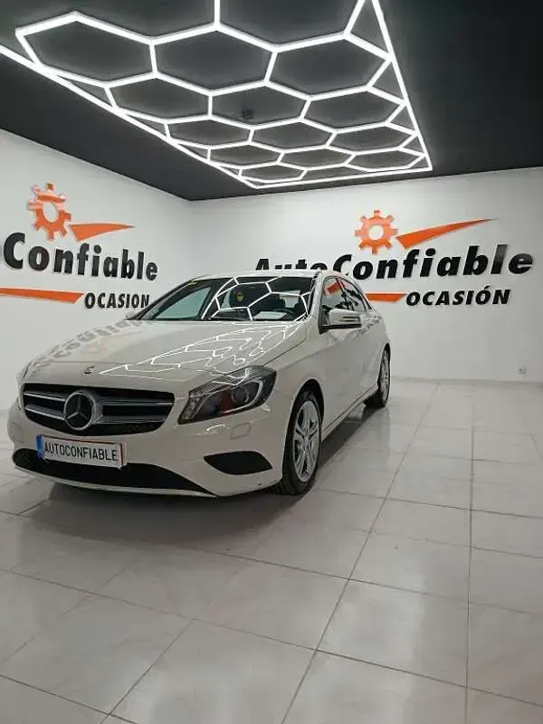 Usado Mercedes A180 AMG 109 CV (80 kW) 2013 Blanco Utilitario