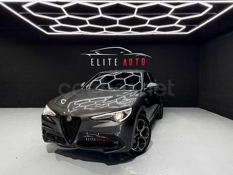 Usado Alfa Romeo Stelvio Ti 210 CV (154 kW) 2021 Gris / plata SUV