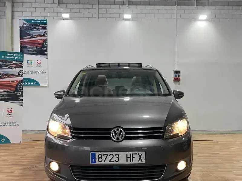 Usado VW Touran Advance 105 CV (77 kW) 2011 Gris / plata Monovolumen