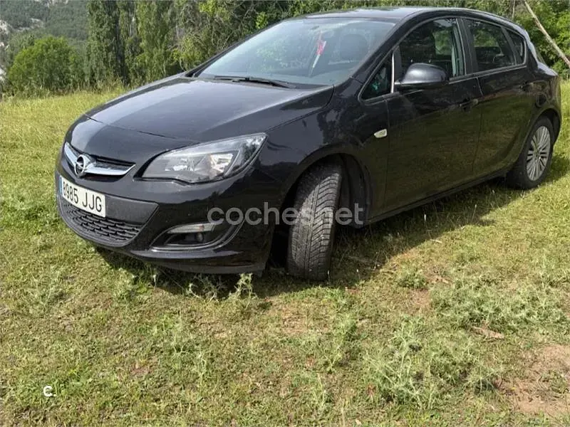 Usado Opel Astra Selective 110 CV (80 kW) 2015 Negro Berlina