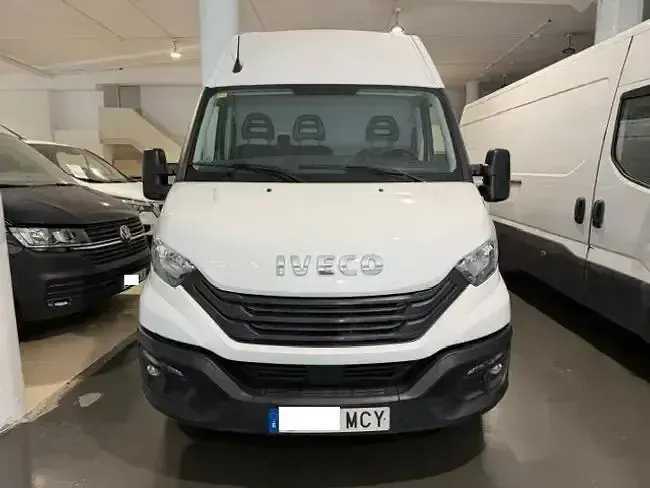 Usado Iveco Daily 160 CV (117 kW) 2022 Blanco Berlina