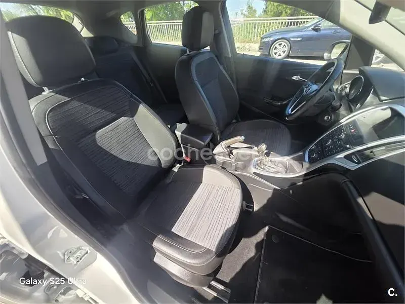 Usado Opel Astra Selective 165 HP (121 kW) 2015 Branco Sedan