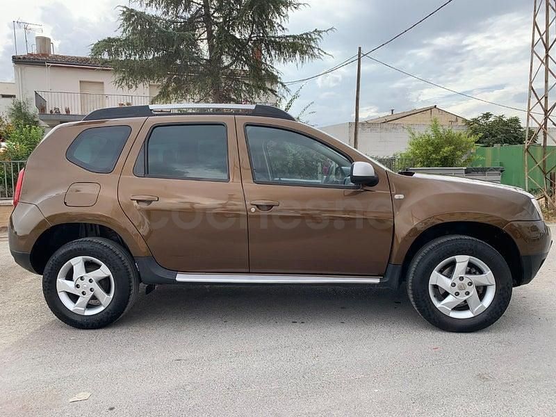Usado Dacia Duster Lauréate 85 CV (62 kW) 2010 Marrón SUV