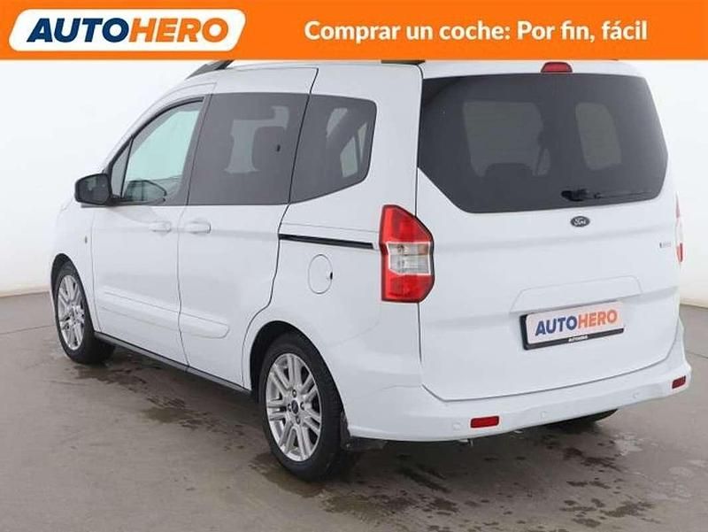 Usado Ford Tourneo Courier Titanium 102 CV (75 kW) 2016 Blanco Monovolumen