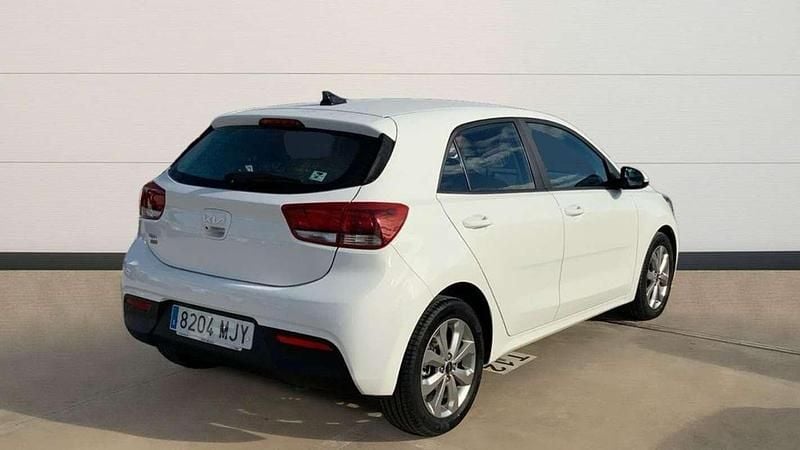 Usado Kia Rio 101 CV (74 kW) 2023 Blanco Utilitario