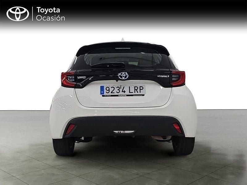Usado Toyota Yaris Active 116 CV (85 kW) 2021 Blanco Utilitario