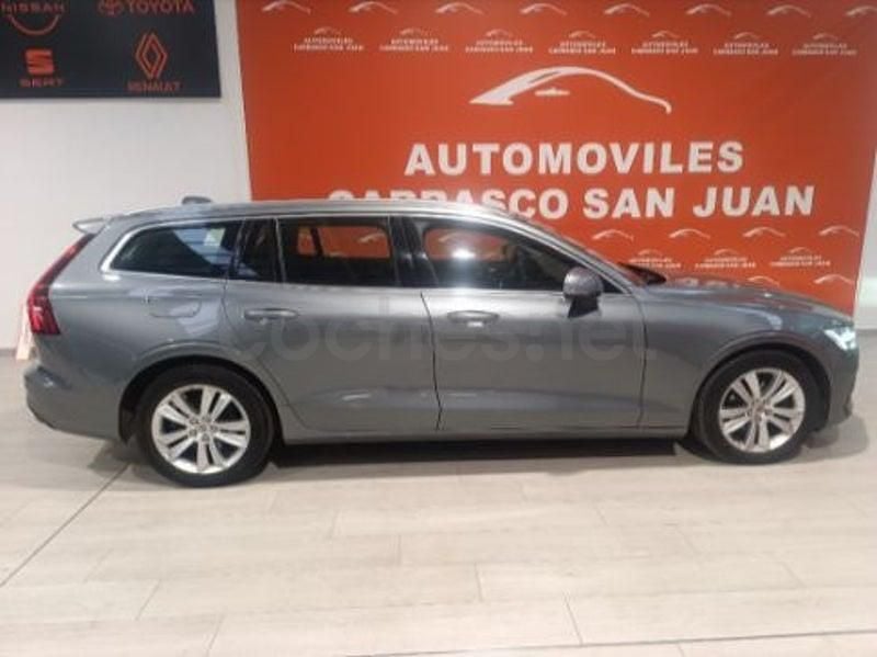 Usado Volvo V60 Kinetic 150 CV (110 kW) 2019 Gris / plata Familiar