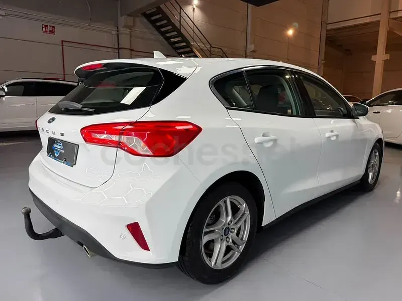 Usado Ford Focus Trend 120 CV (88 kW) 2020 Blanco Berlina