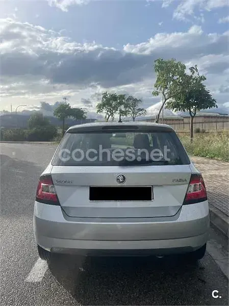 Usado Skoda Fabia Ambition 60 CV (44 kW) 2016 Blanco Berlina