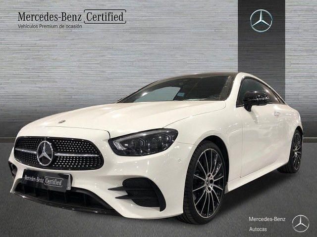 Blanco polar Usado 2022 Mercedes E220 AMG line Coupe | 55.900 € - Imagen 1/4