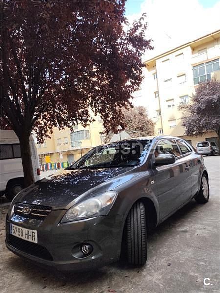 Gris / plata Usado 2011 Kia ProCeed Active Utilitario | 6700 € (Super precio) - Imagen 1/4