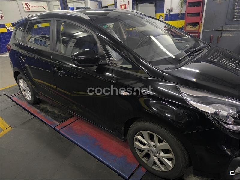 Usado Kia Carens 115 CV (84 kW) 2017 Negro Monovolumen