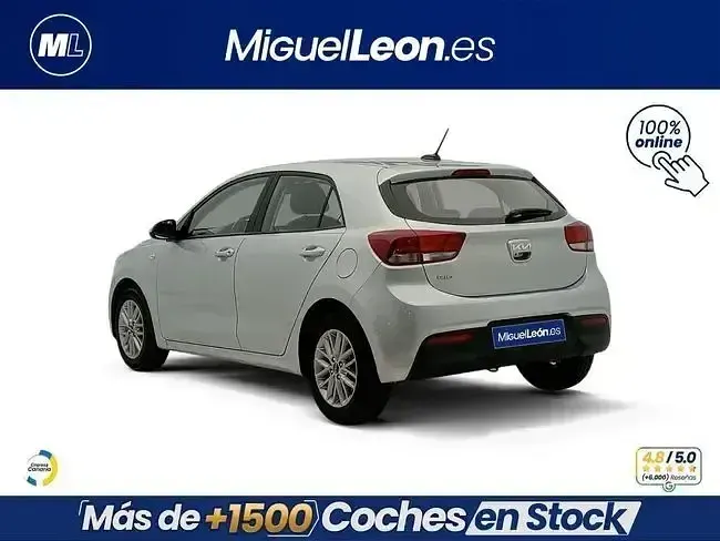 Usado Kia Rio 84 CV (61 kW) 2024 Gris Berlina