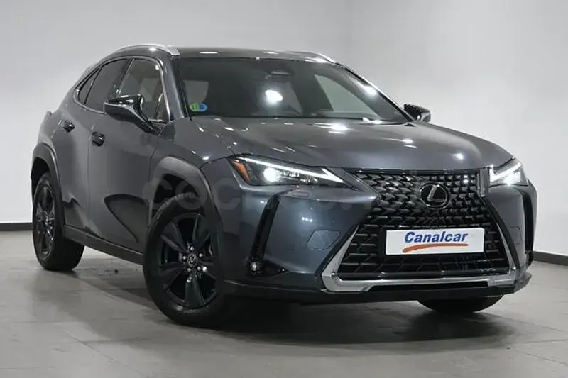 Usado Lexus UX 300h 199 CV (146 kW) 2025 Gris / plata SUV