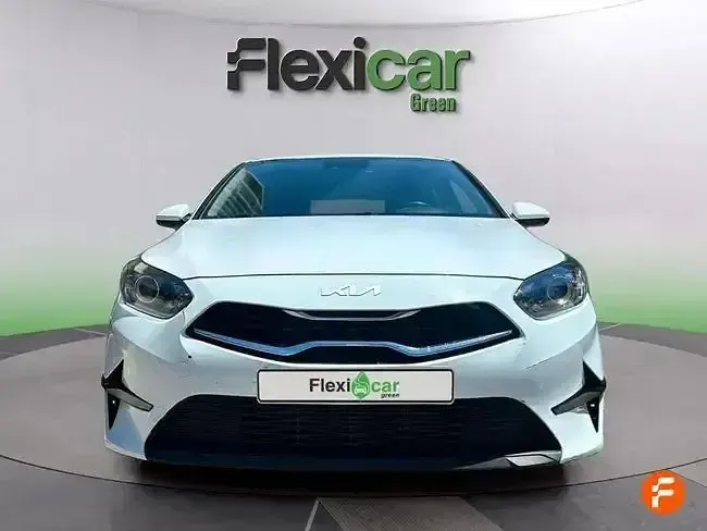 Usado Kia Ceed 136 CV (100 kW) 2023 Blanco Utilitario