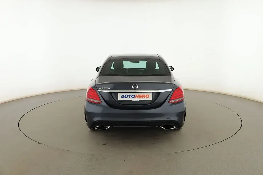 Usado Mercedes C220 AMG line 170 CV (125 kW) 2016 Gris Berlina