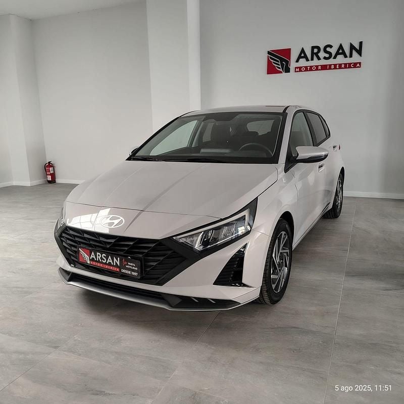 Gris Nuevo 2025 Hyundai i20 | 18.700 € (Precio justo) - Imagen 1/4
