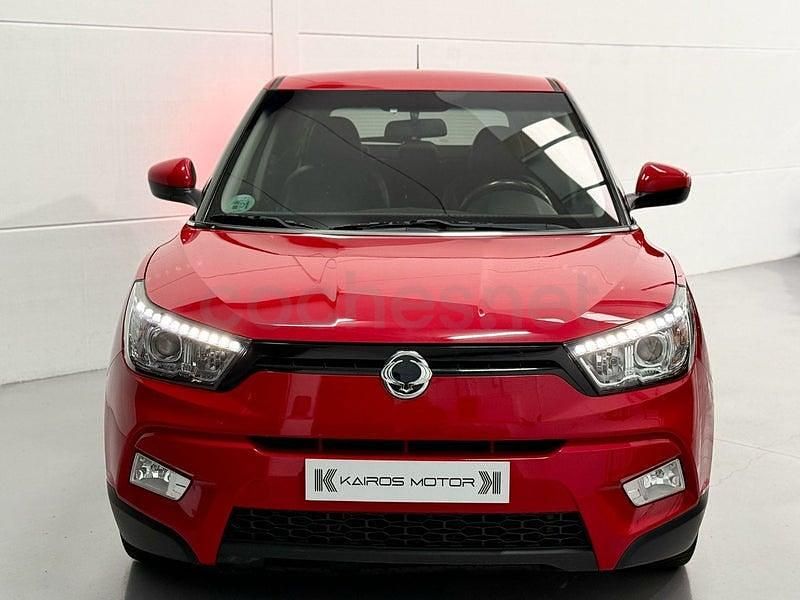 Usado Ssangyong (KGM) Tivoli 115 CV (84 kW) 2017 Rojo SUV