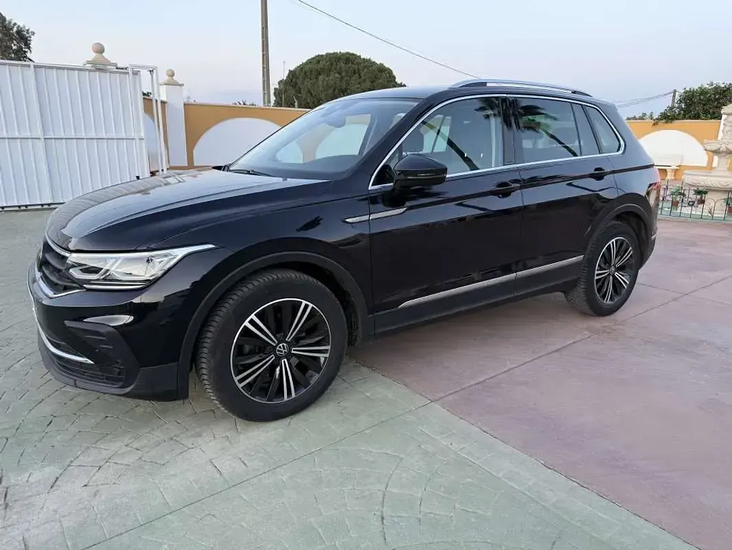 Usado VW Tiguan Life 150 CV (110 kW) 2021 Negro SUV