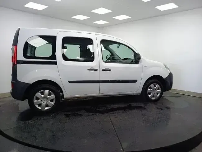 Usado Renault Kangoo 90 CV (66 kW) 2019 Blanco Monovolumen
