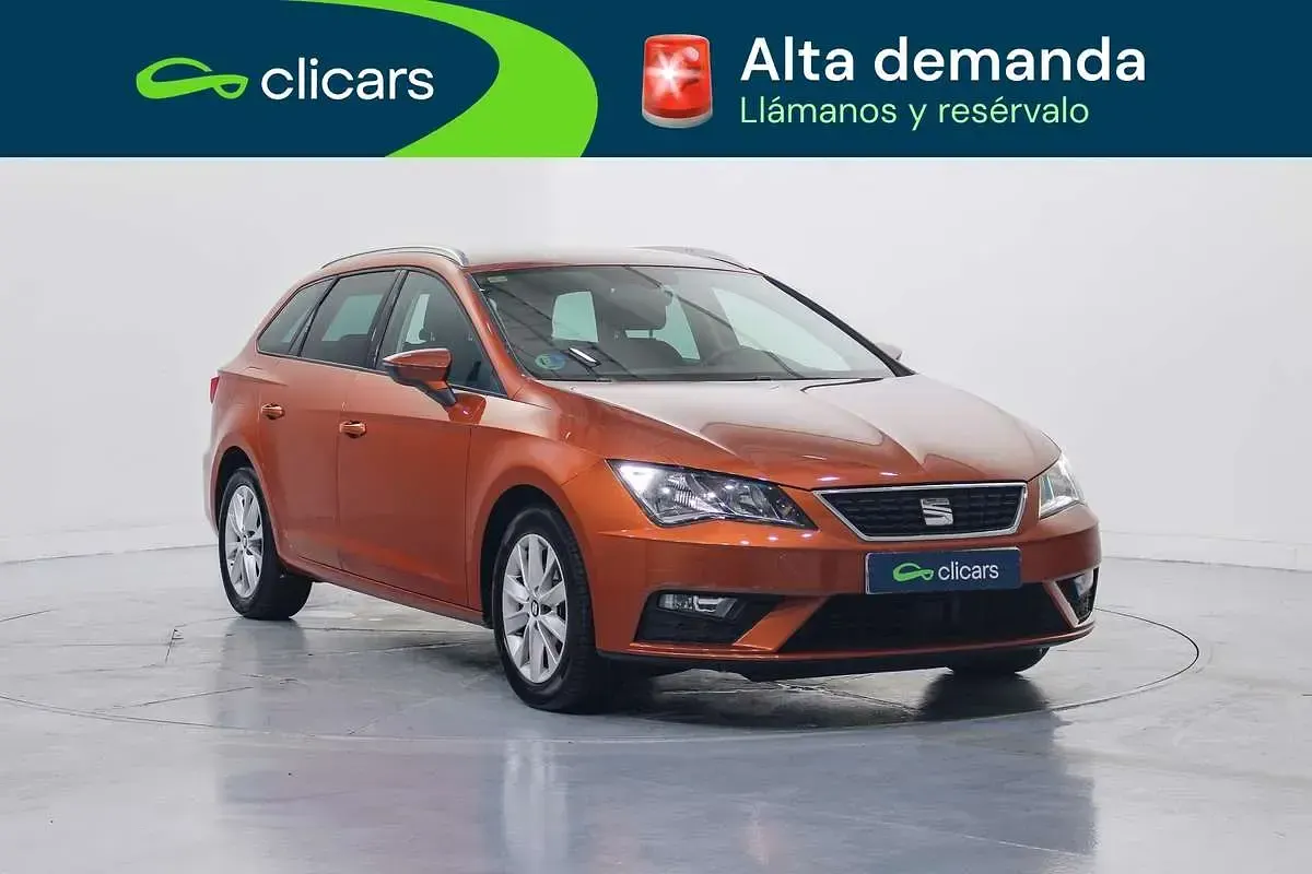 Usado Seat Leon ST Style 110 CV (80 kW) 2018 Naranja Familiar