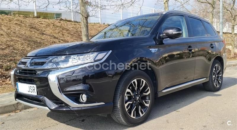 Negro Usado 2016 Mitsubishi Outlander P-HEV SUV | 18.500 € (Un poco caro) - Imagen 1/4