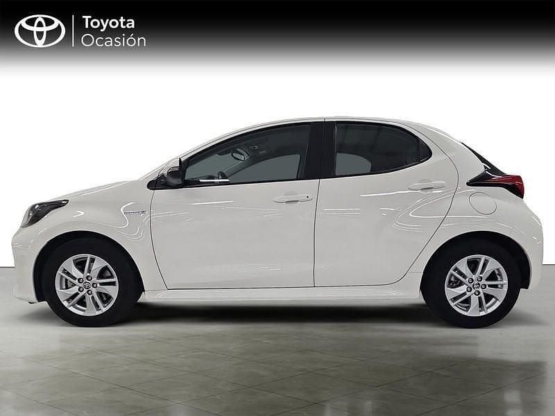 Usado Toyota Yaris Active 116 CV (85 kW) 2021 Blanco Utilitario