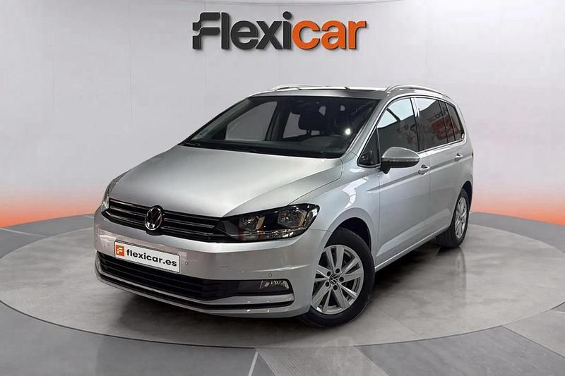 Usado VW Touran Advance 122 CV (89 kW) 2023 Gris Monovolumen