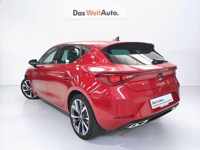 Rojo Usado 2025 Seat Leon FR | 32.790 € - Imagen 1/4