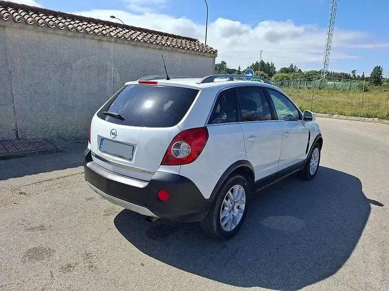 Używany Opel Antara Cosmo 150 KM (110 kW) 2011 Biały SUV