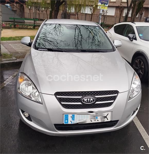 Usado Kia Ceed Active 122 CV (89 kW) 2007 Gris / plata Utilitario