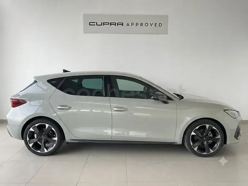 Nuevo Cupra Leon 150 CV (110 kW) 2025 Gris / plata Berlina