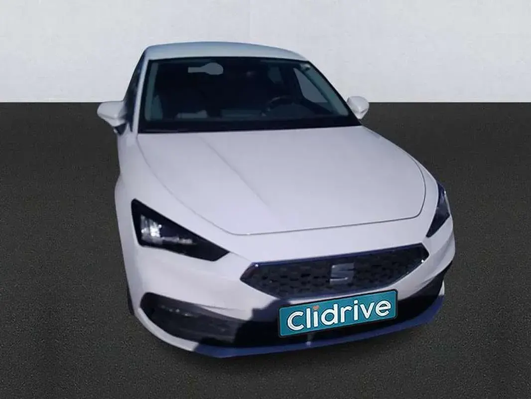 Używany Seat Leon Style 116 KM (85 kW) 2022 Biały Hatchback