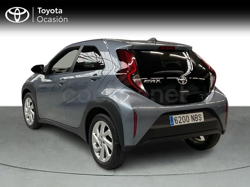 Usado Toyota Aygo X Play 72 CV (52 kW) 2025 Gris / plata SUV