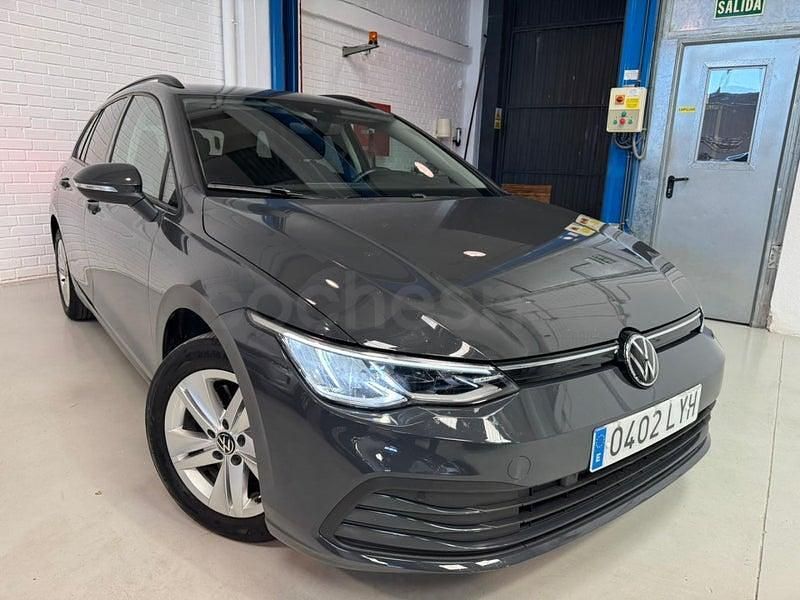 Usado VW Golf VIII Life 115 CV (84 kW) 2022 Gris / plata Familiar