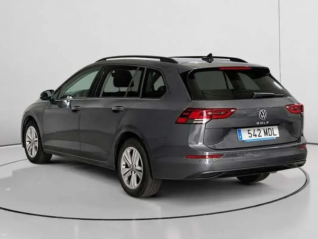 Usado VW Golf VIII Life 110 CV (80 kW) 2023 Gris Utilitario