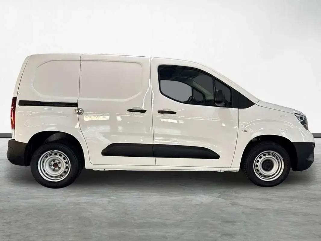Usado Opel Combo 136 CV (100 kW) 2021 Blanco Monovolumen