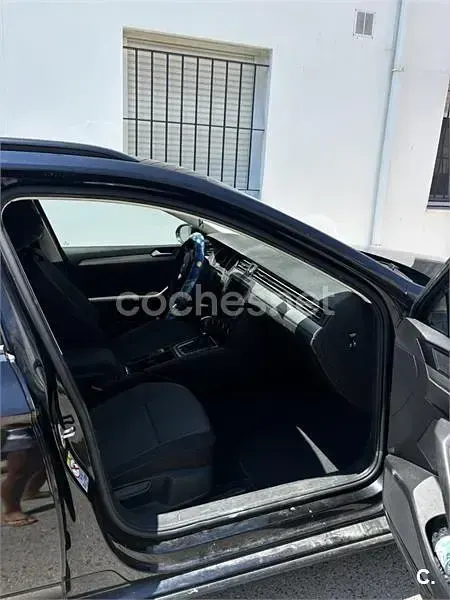 Usado VW Passat Advance 120 CV (88 kW) 2018 Negro Familiar