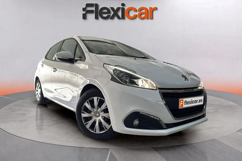 Blanco Usado 2019 Peugeot 208 Active Utilitario | 8590 € - Imagen 1/4