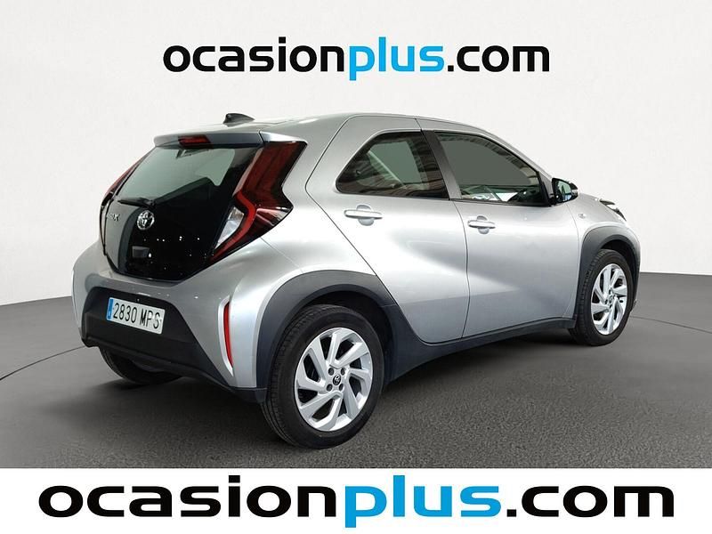 Usado Toyota Aygo X Play 72 CV (52 kW) 2024 Gris SUV